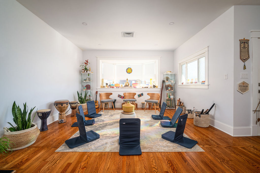 The living room, in circle